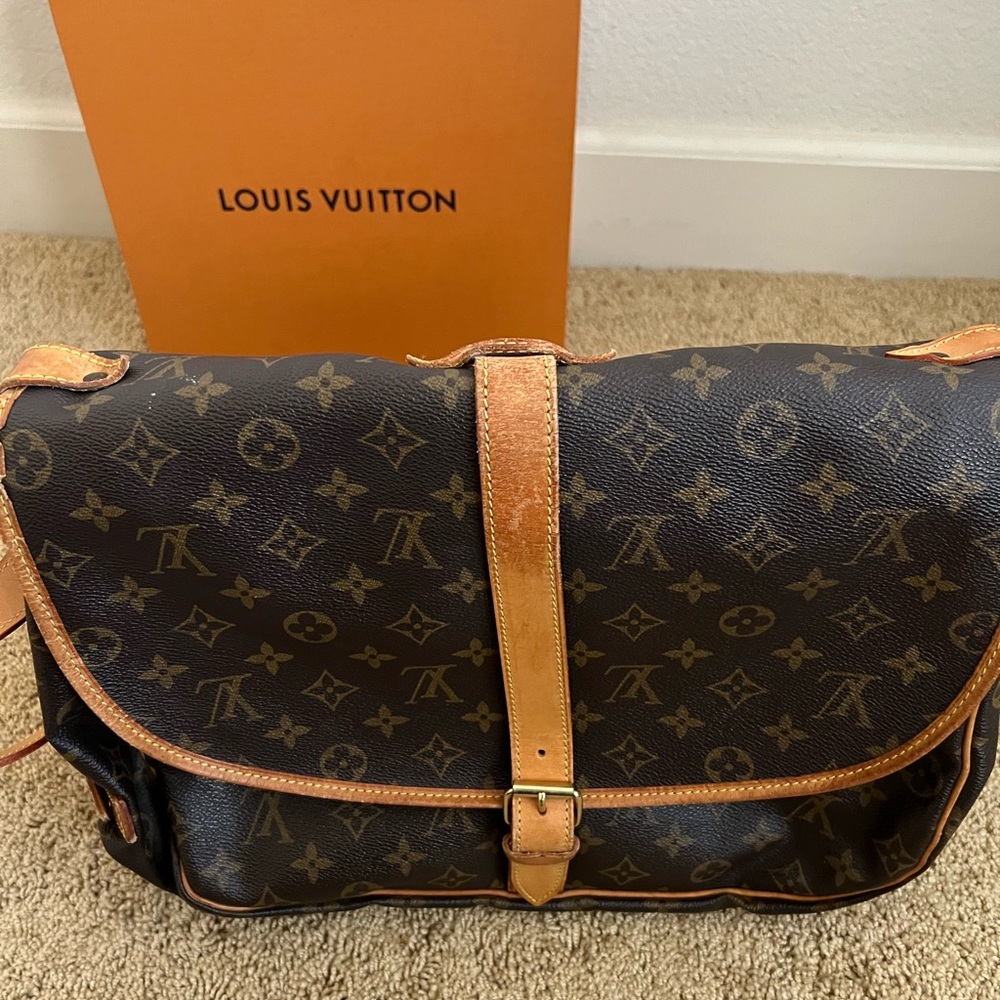 Louis Vuitton Samur 35. Box not included - Picture 2 of 7